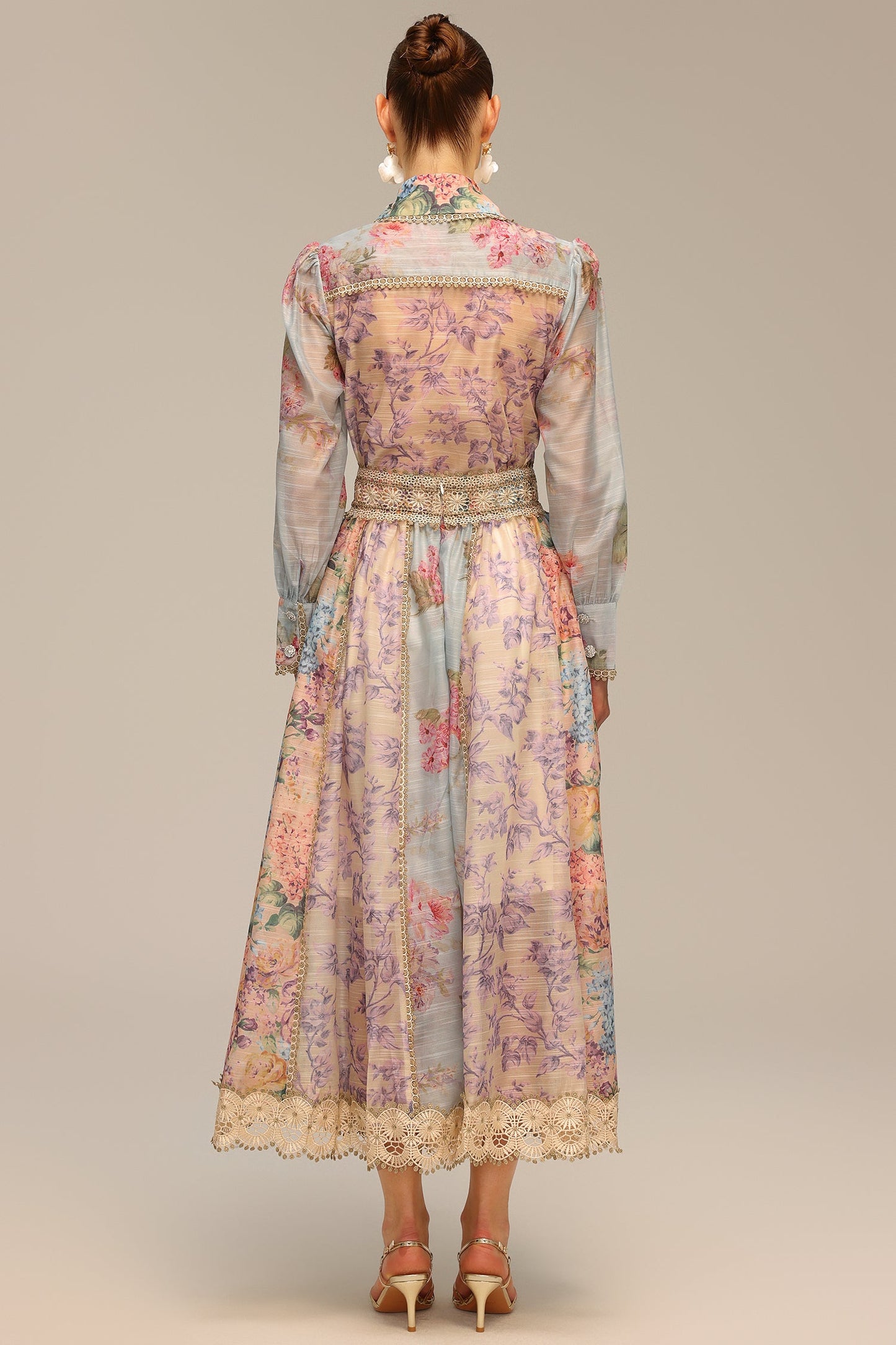 DALIA – Dwuczęściowy komplet z koronką i spódnicą z długim rękawem i kwiatowym nadrukiem