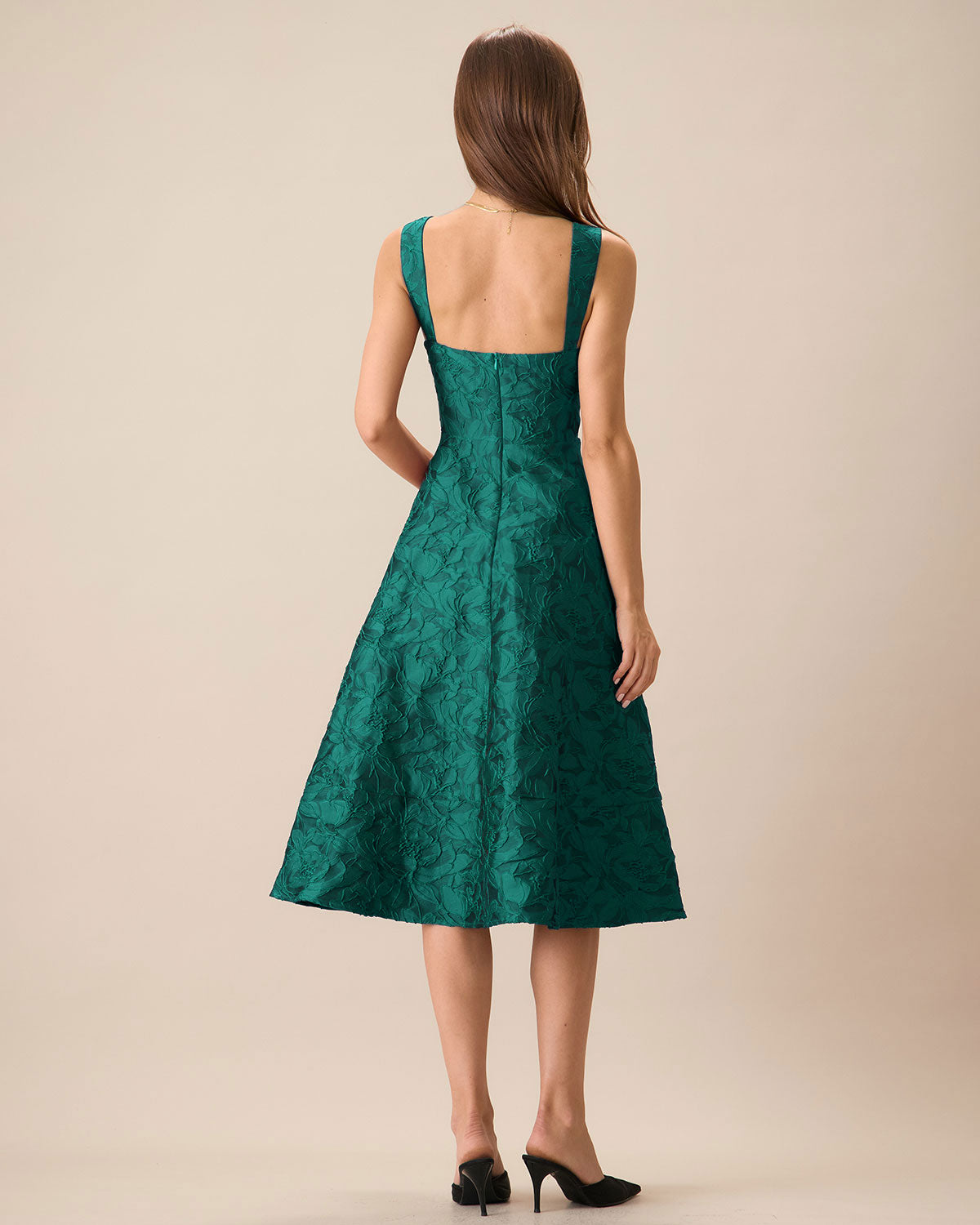 DALIA - Groene midi-jurk met sweetheart-halslijn en jacquardstof