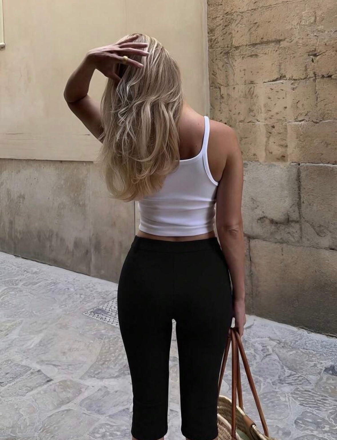 DALIA – Essential Capri Pants – Black