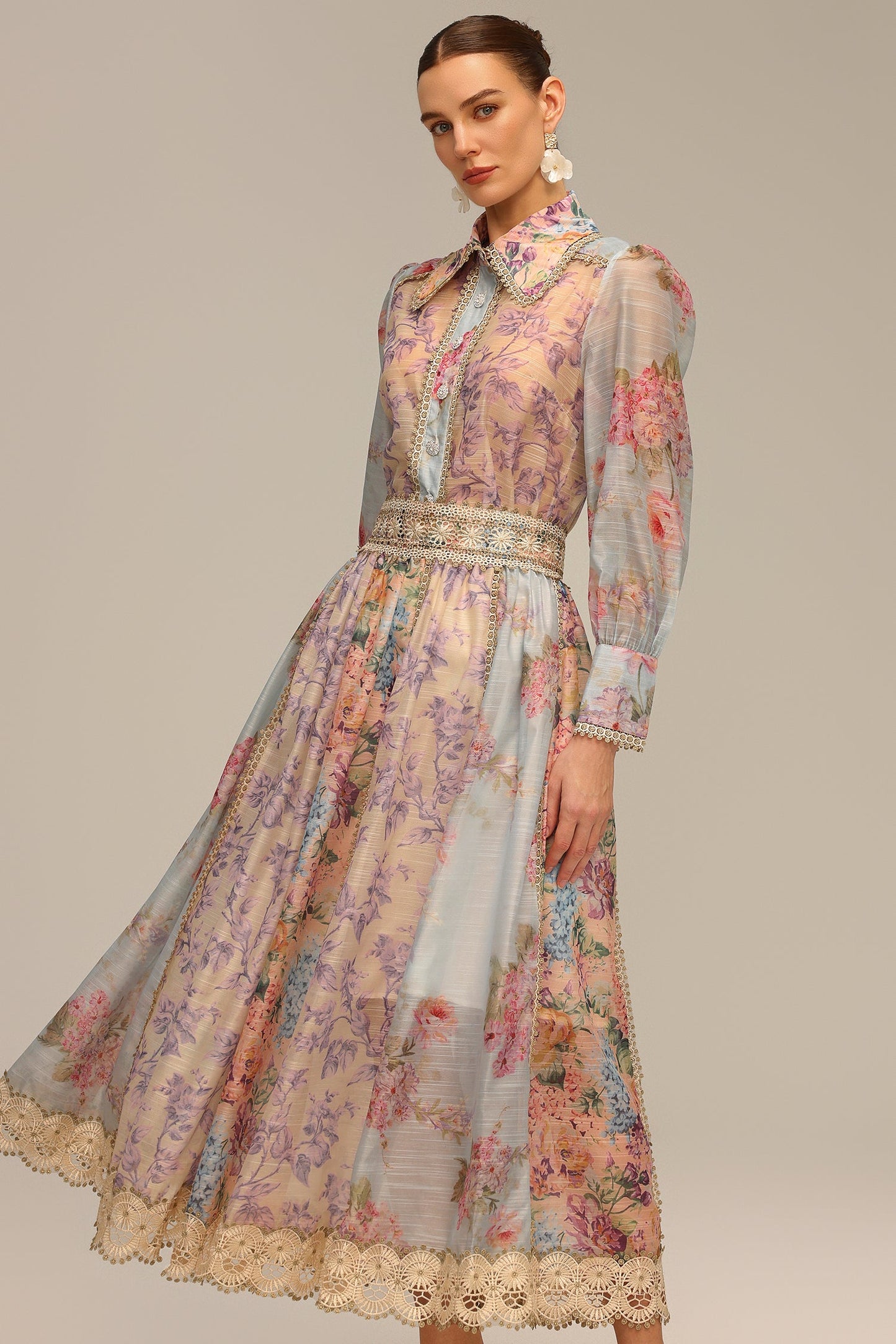 DALIA – Dwuczęściowy komplet z koronką i spódnicą z długim rękawem i kwiatowym nadrukiem