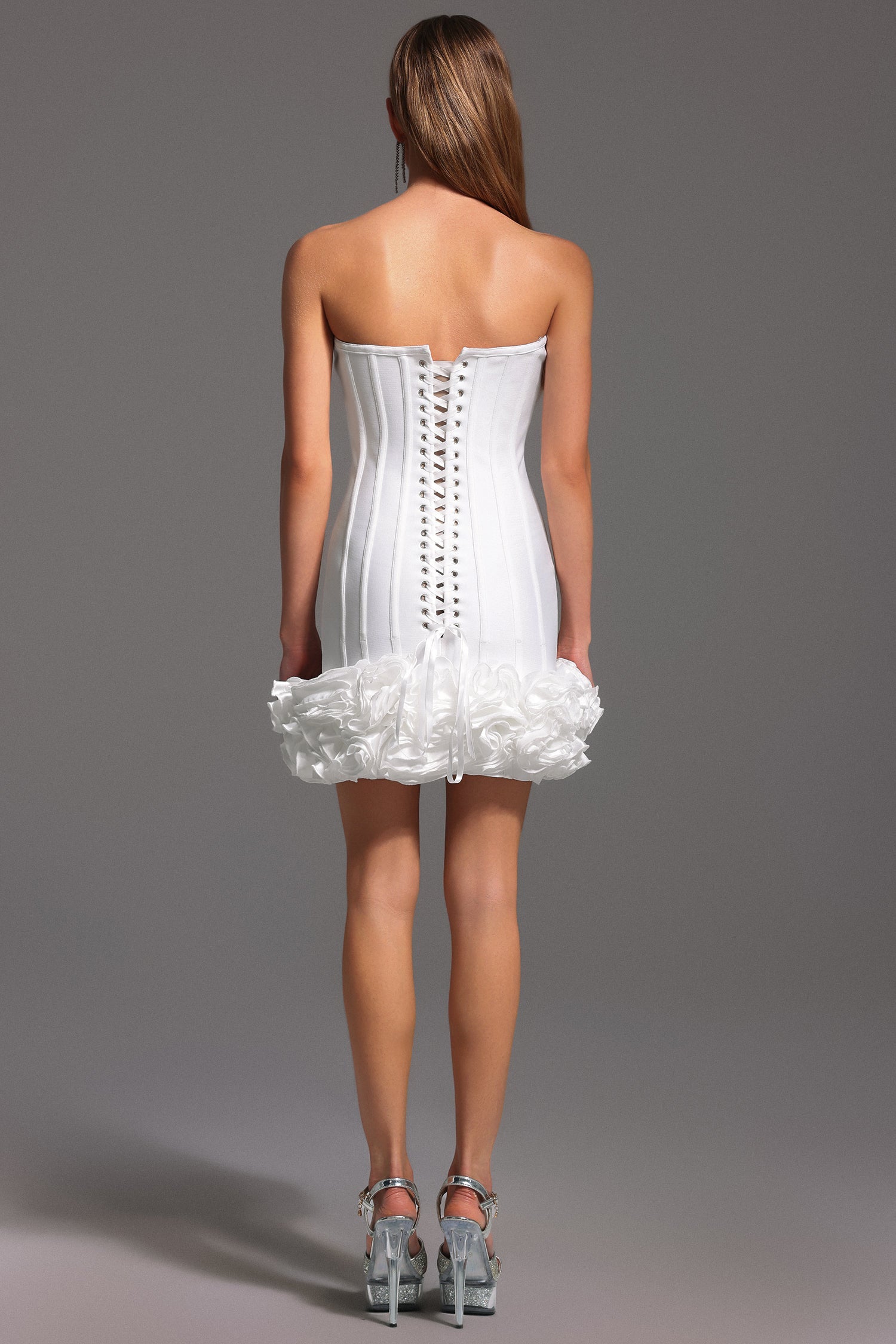 DALIA - Hailey Mouwloze Mini-jurk met Visgraat Bloemen en Bandage