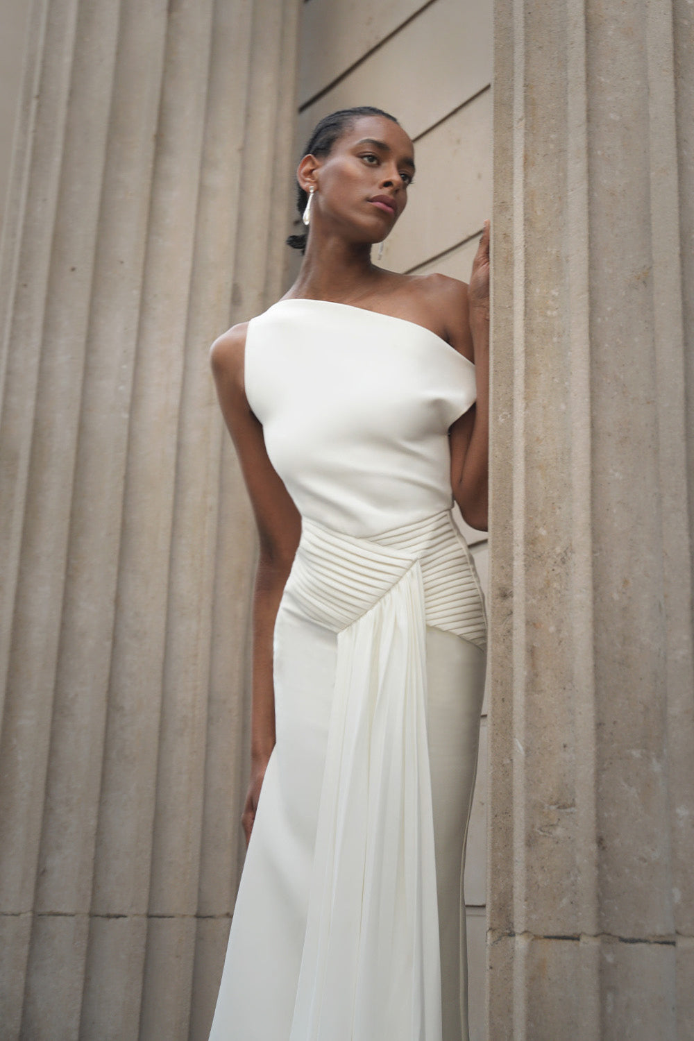 DALIA - Midi-jurk met schuine schouders, mouwloos en geplooid