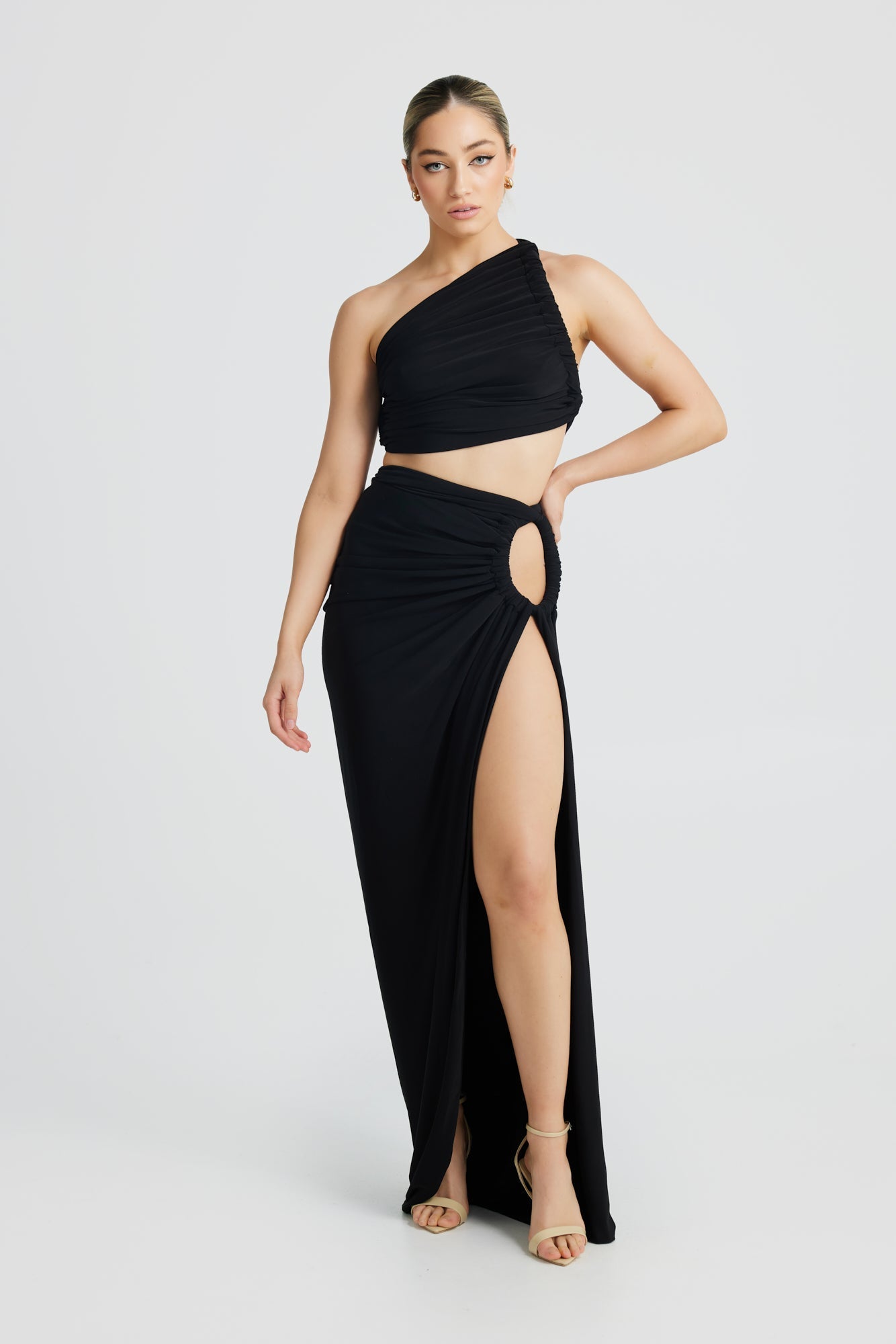 DALIA - Slanted Shoulder Halter Set In Black