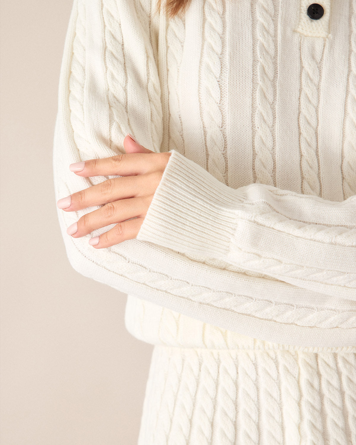 DALIA - Witte trui met contrasterende knopen