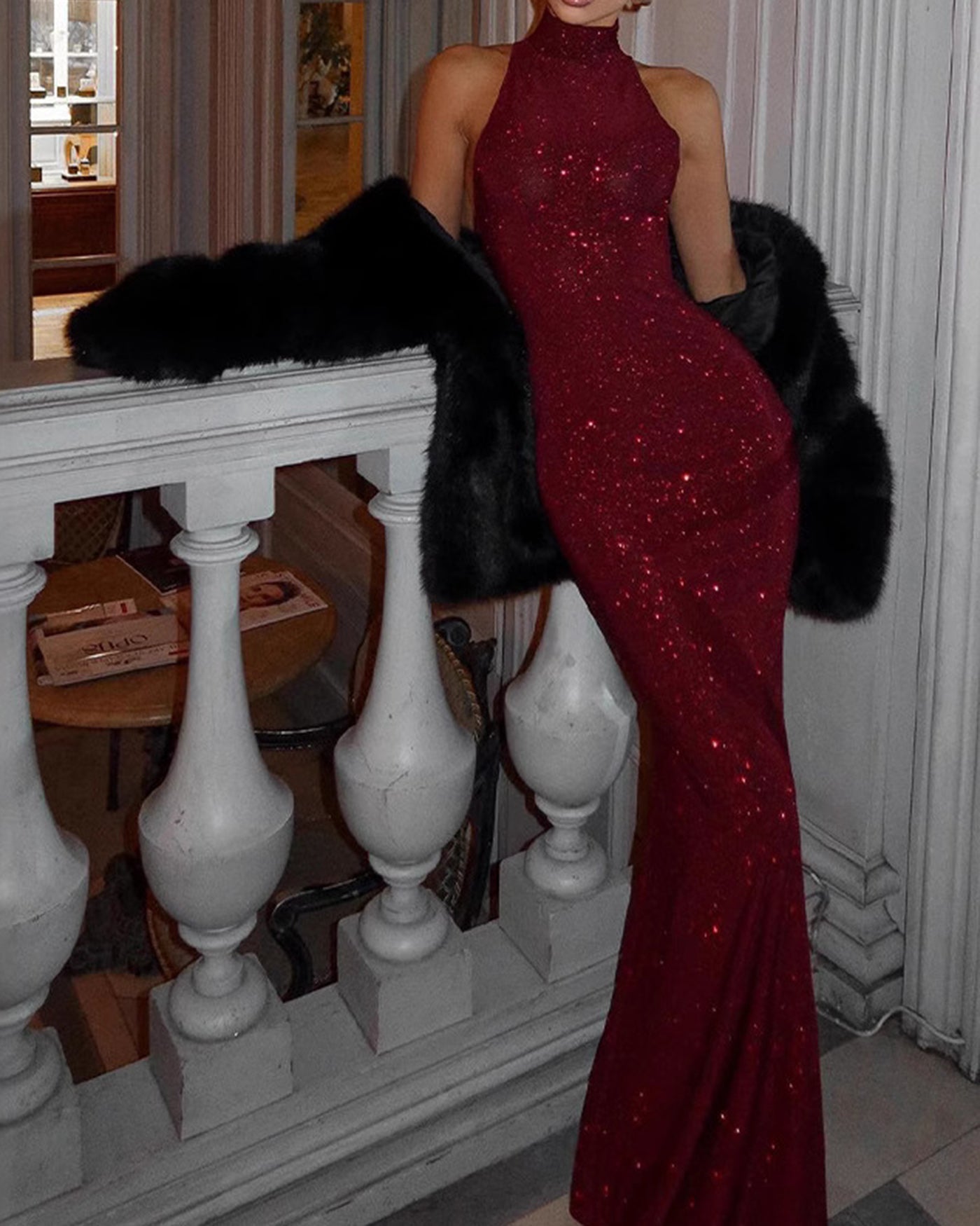 DALIA - Czerwona brokatowa sukienka maxi bez rękawów z żółwiem