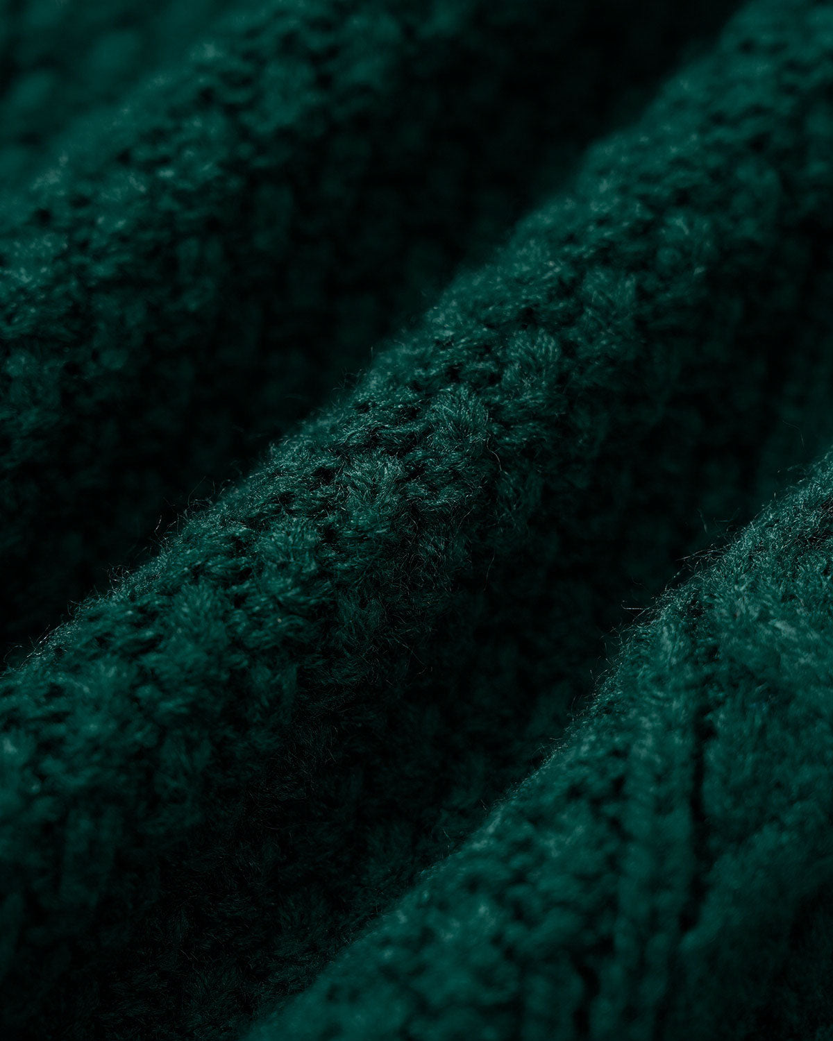 DALIA - Zielony sweter z golfem i rękawami typu „latarnia”