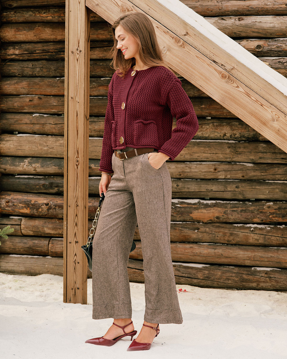 DALIA - Wijnrood gebreid vest met enkele rij knopen