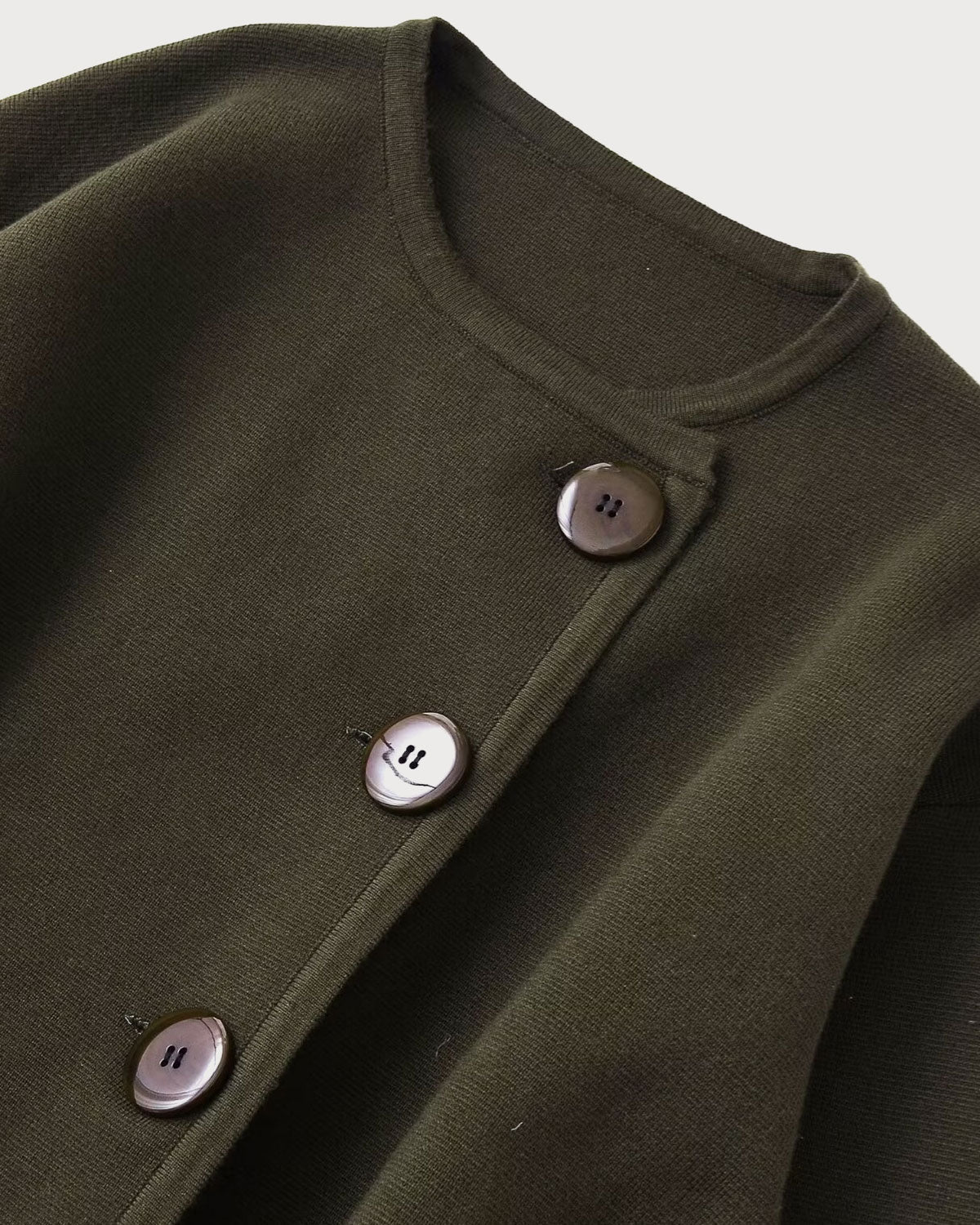 DALIA - Groen vest met ronde hals en ceintuur