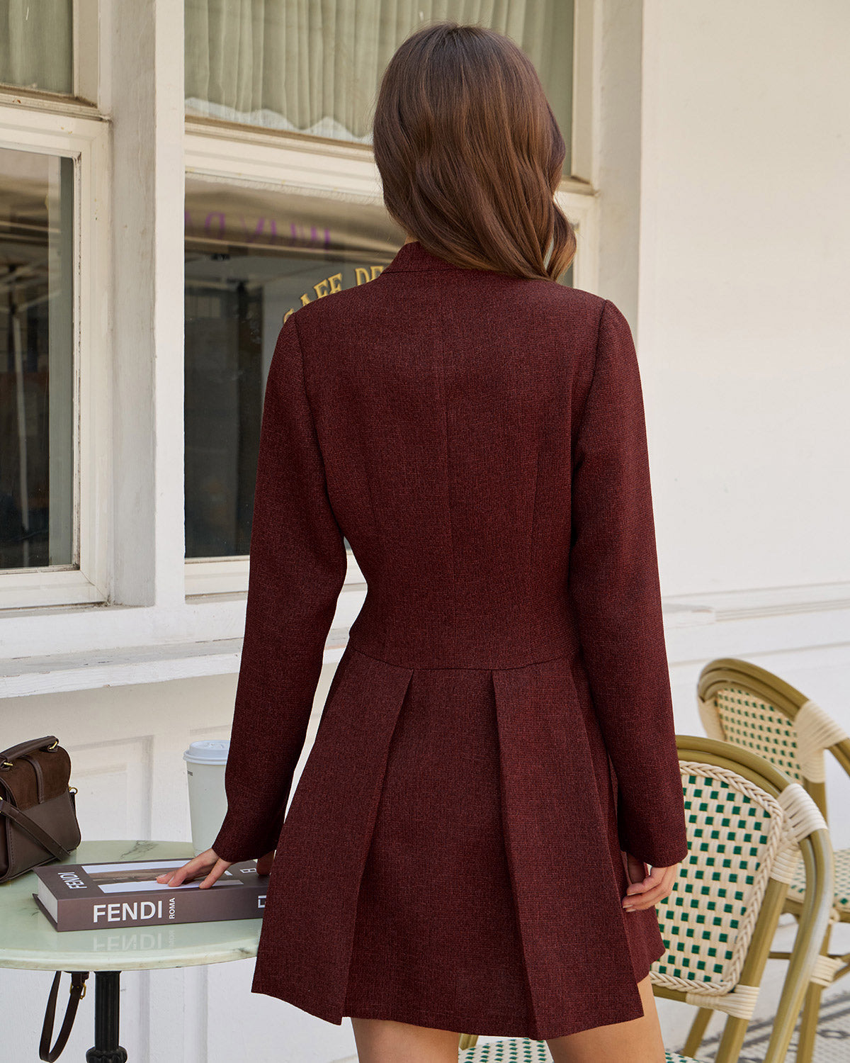 DALIA – plisowana mini sukienka z guzikami w kolorze czerwonego wina